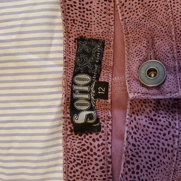 Soho soft denim sz 12 mauve/black animal print jeans. No flaws - Picture 7 of 11
